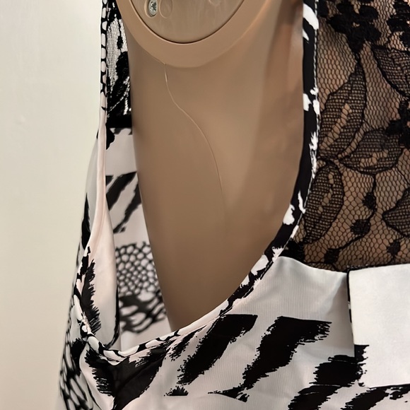 Sleeveless Black and White Express Top - Picture 3 of 6